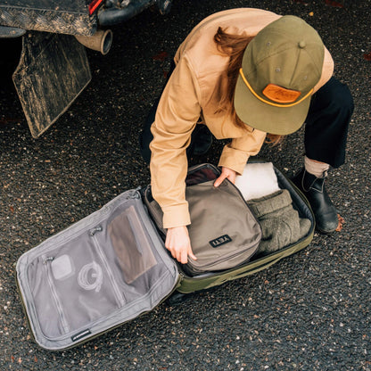 35L/22" Carry-On Luggage - US 2065