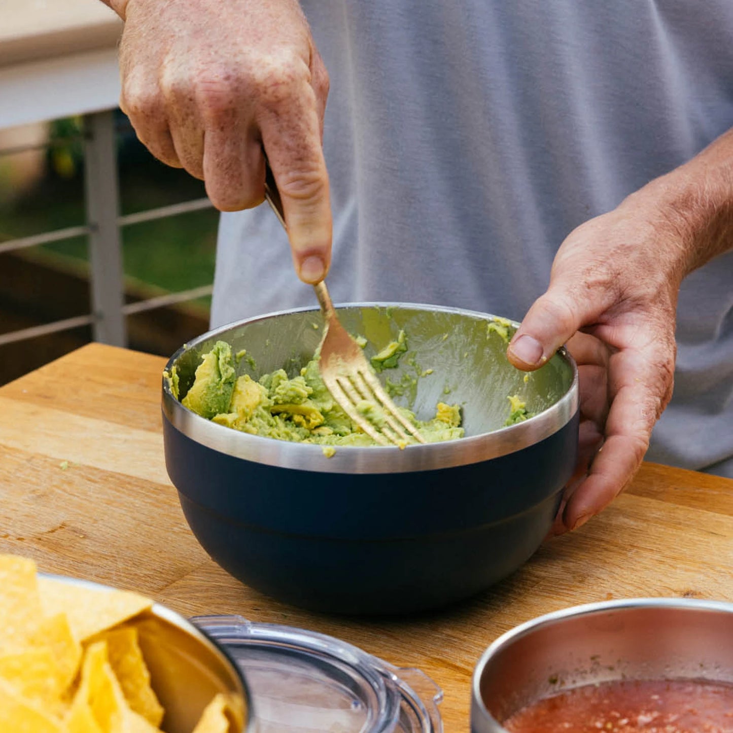 2 QT Insulated Bowl - US 8173