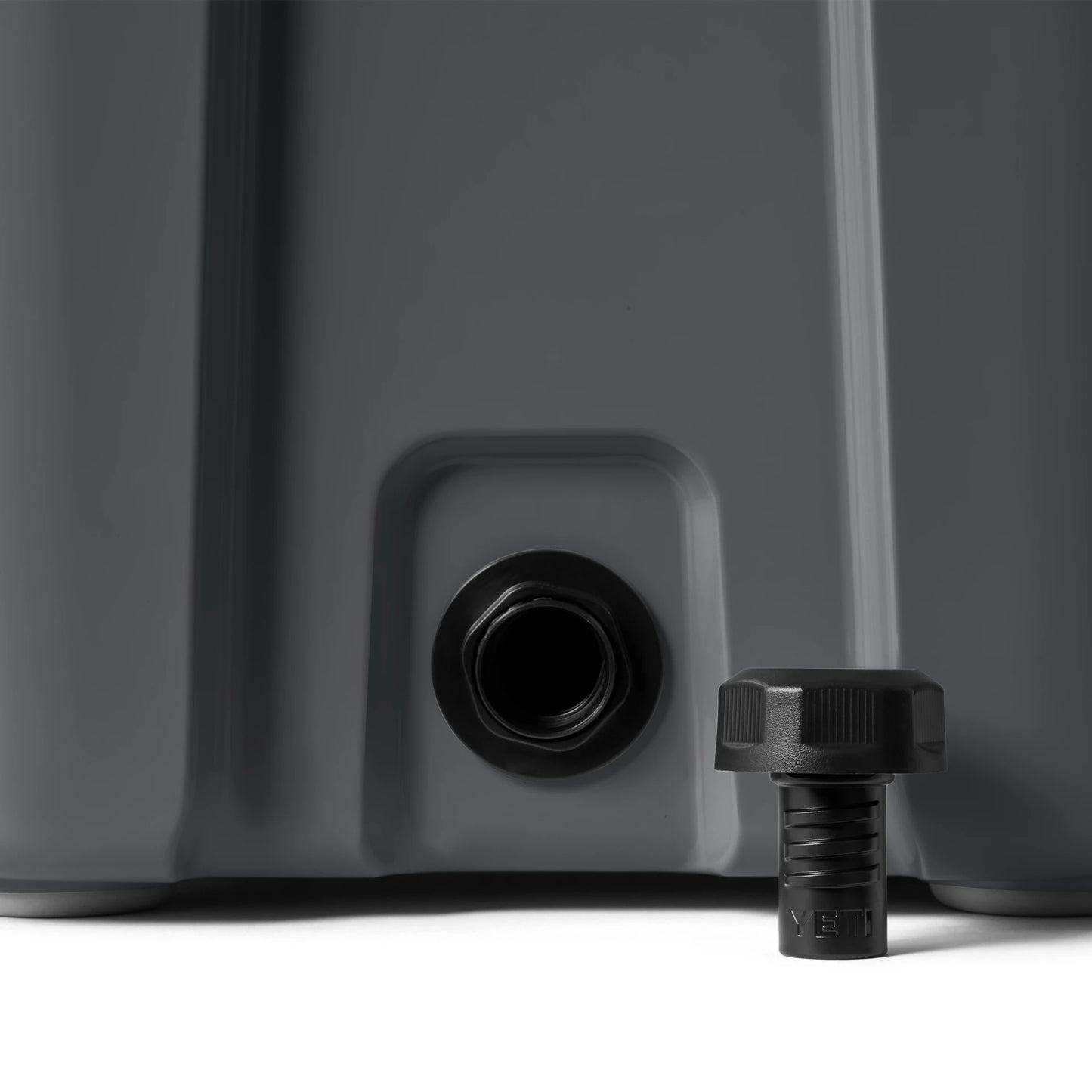24 Hard Cooler - US 9904